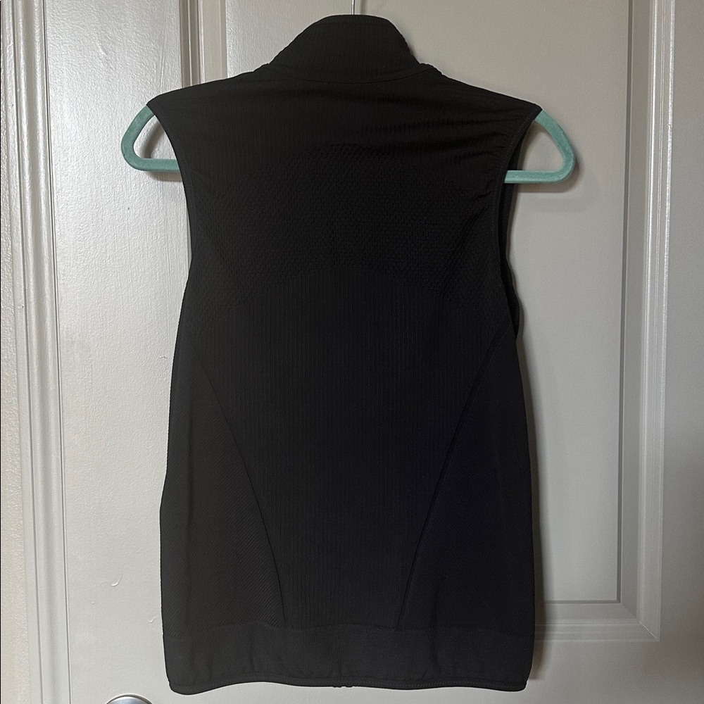 Athleta Flurry Force Black Quilted Women's Vest. Full zip. Side pockets. Medium - Picture 5 of 6